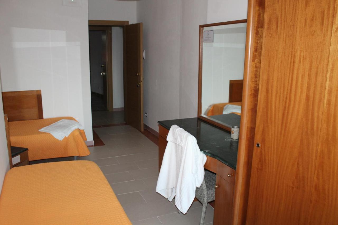 B&B Palazzo Manfredi Vieste, Fronte Mare Con Parcheggio Exterior photo