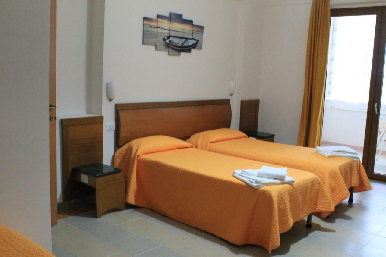 B&B Palazzo Manfredi Vieste, Fronte Mare Con Parcheggio Exterior photo